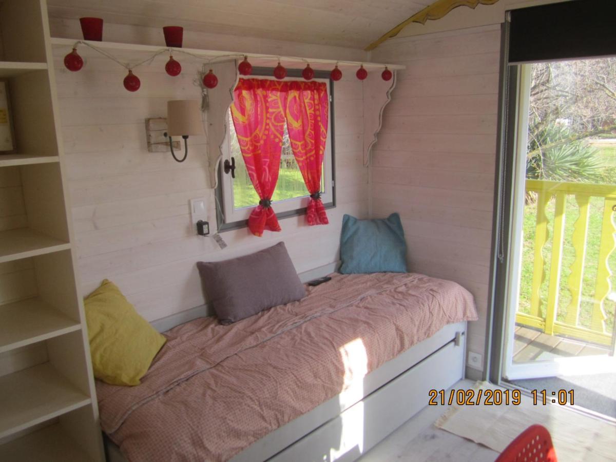 MAS MAURANE-Roulotte avec SPA privé Tarascona Esterno foto
