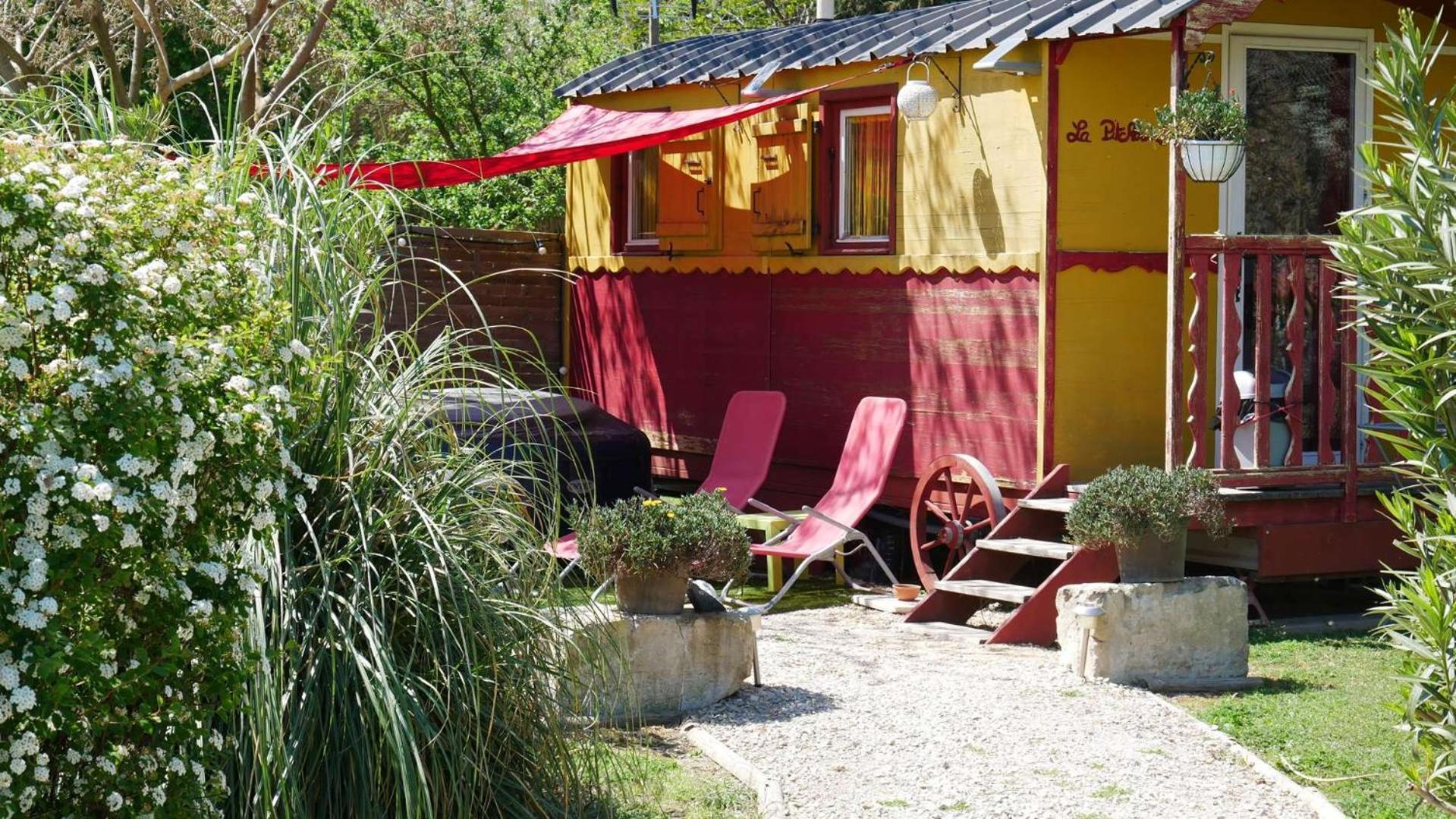 MAS MAURANE-Roulotte avec SPA privé Tarascona Esterno foto