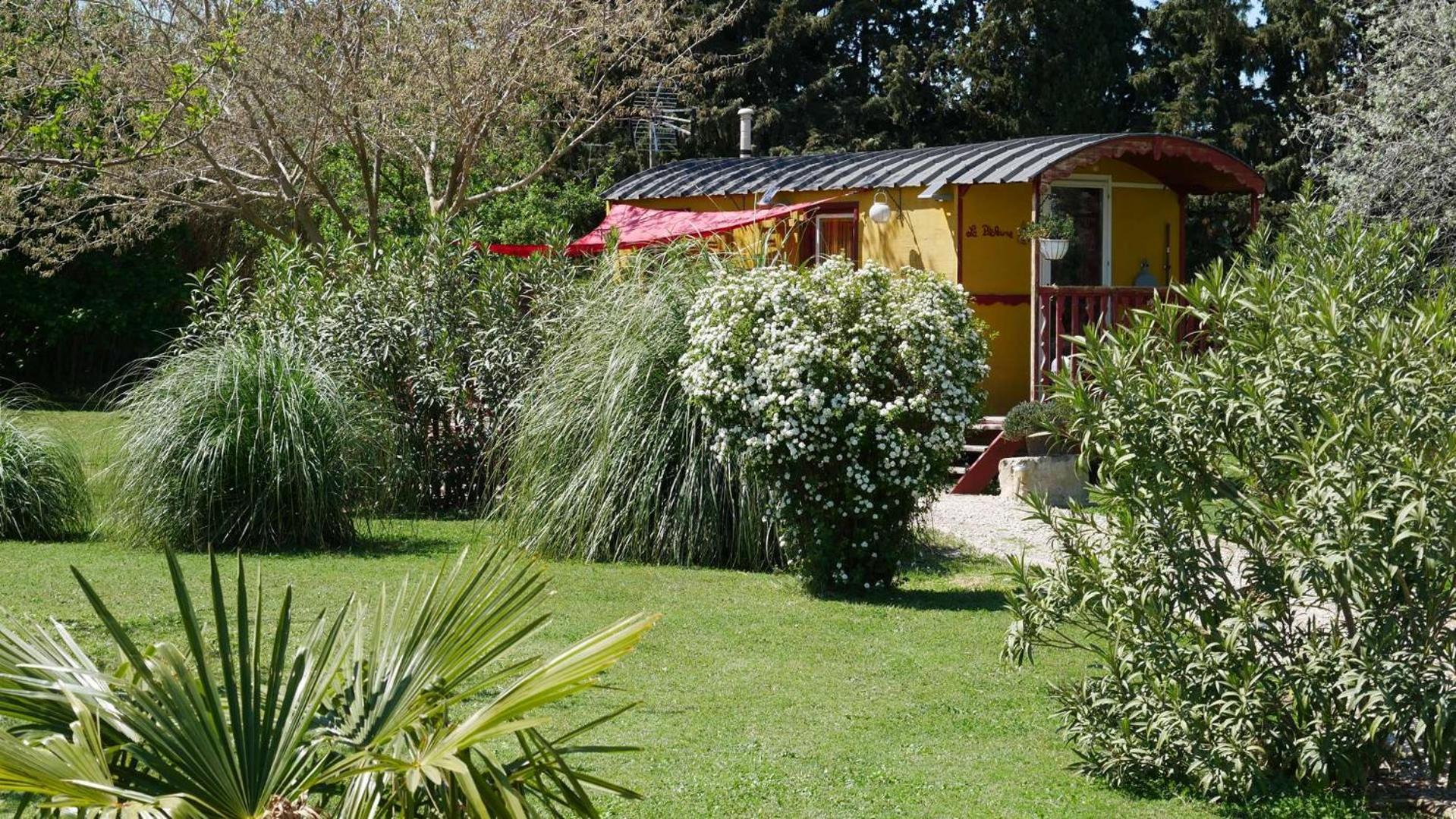 MAS MAURANE-Roulotte avec SPA privé Tarascona Esterno foto