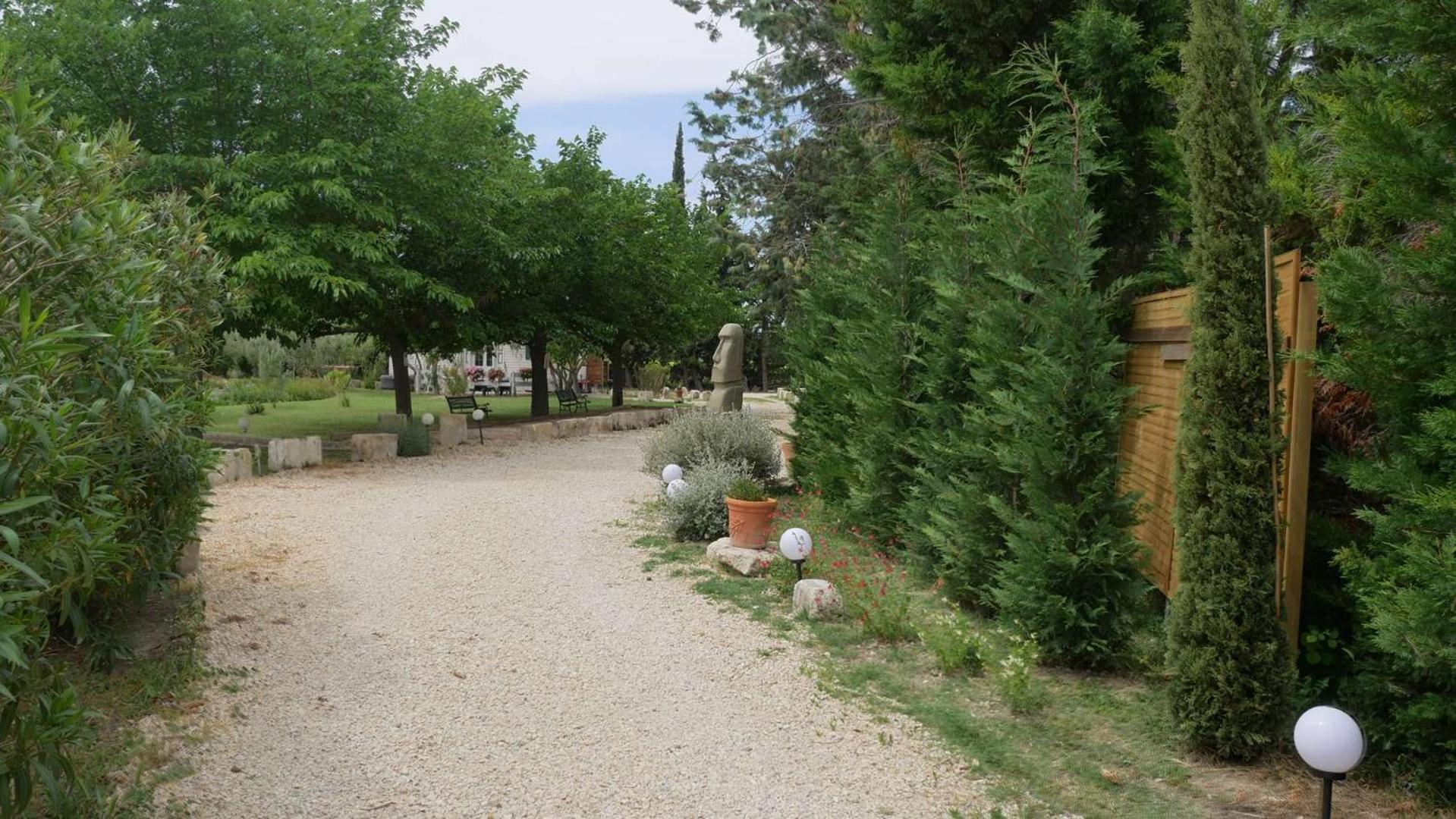 MAS MAURANE-Roulotte avec SPA privé Tarascona Esterno foto