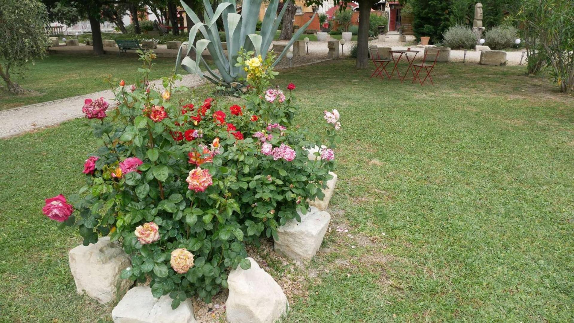 MAS MAURANE-Roulotte avec SPA privé Tarascona Esterno foto