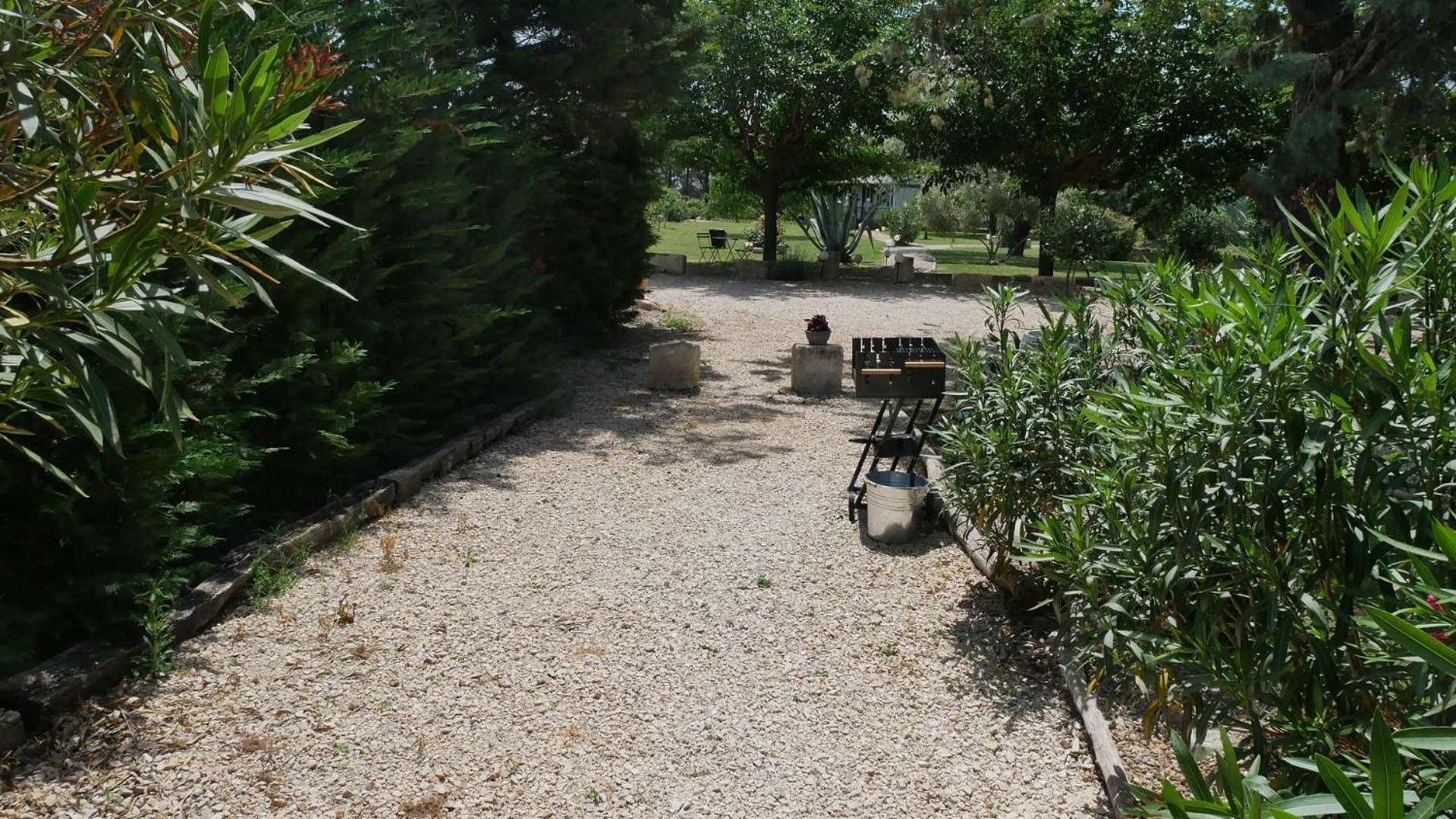 MAS MAURANE-Roulotte avec SPA privé Tarascona Esterno foto