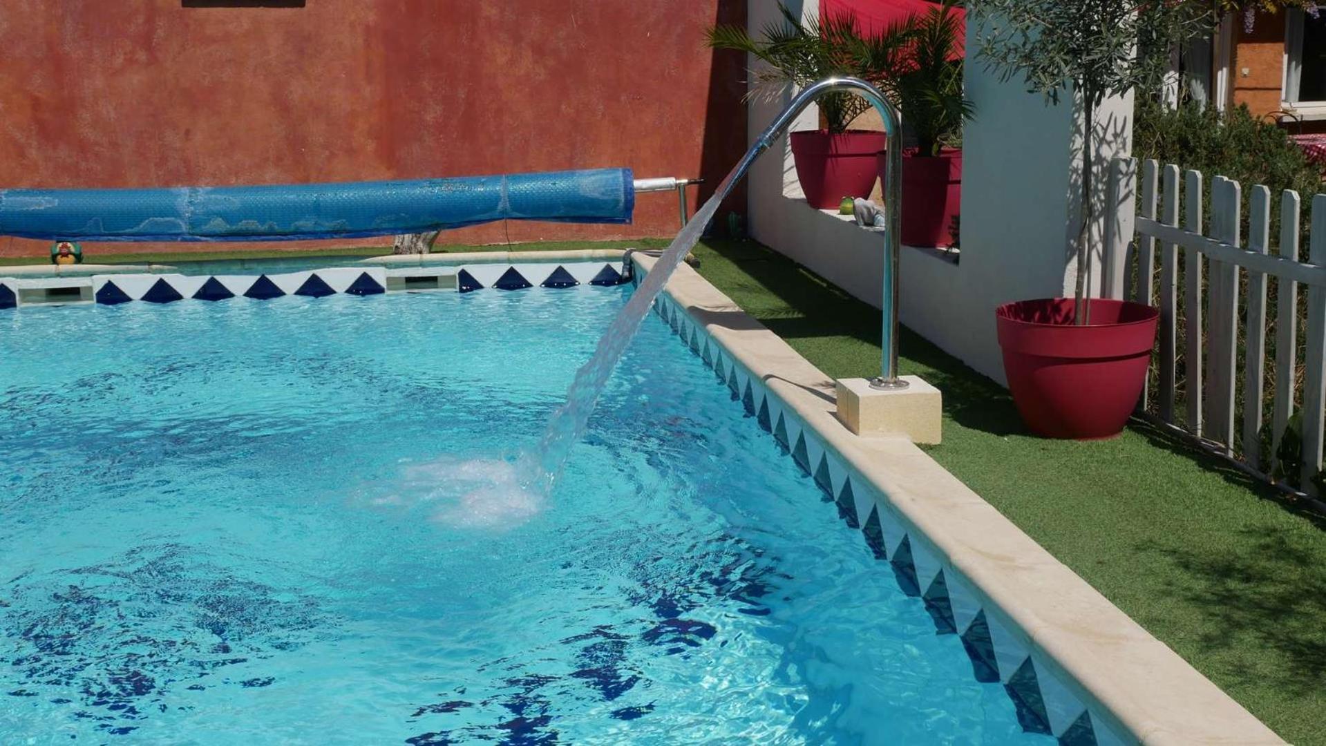 MAS MAURANE-Roulotte avec SPA privé Tarascona Esterno foto
